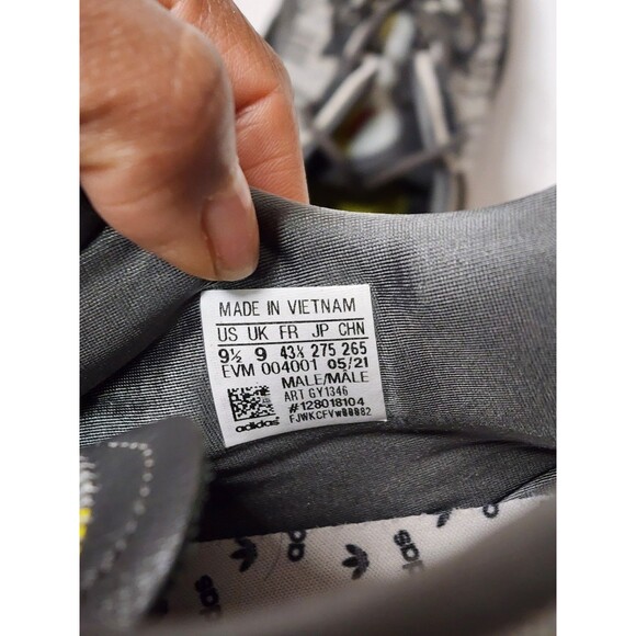 Adidas Sneakers Mens 9.5 Triple Grey Original Ozweego Athletic Shoes GY1346 - Picture 7 of 7